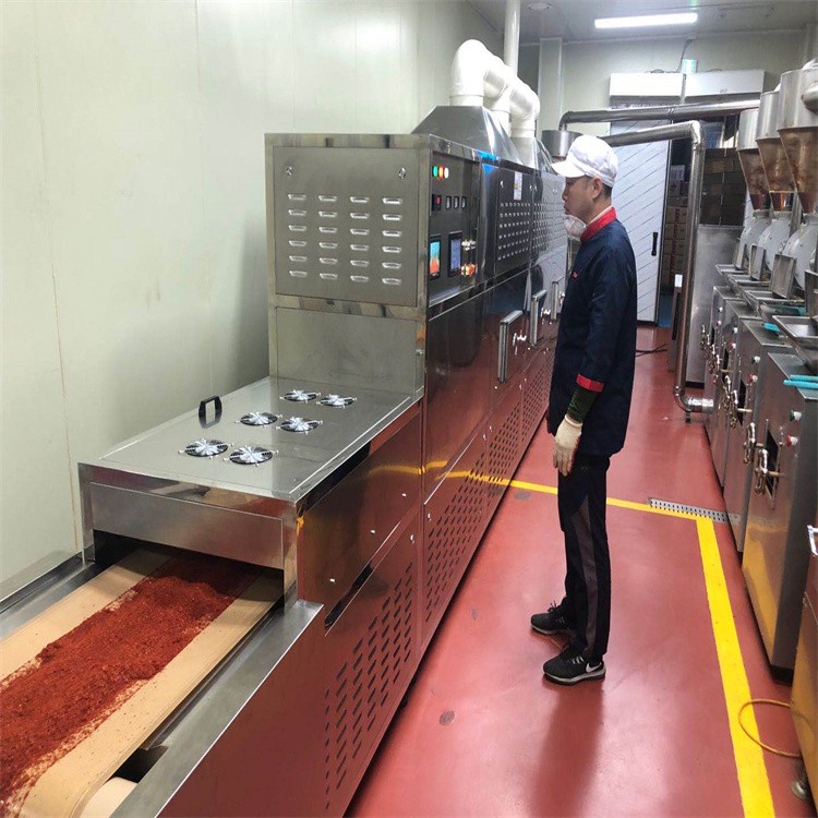 Microwave drying and sterilization equipment for pepper powder