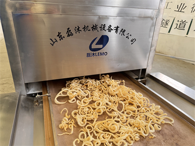 為何微波隧道爐能夠?qū)崿F(xiàn)豬皮快速均勻膨化呢？