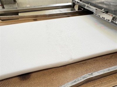 How does microwave equipment solve the problem of sponge drying?